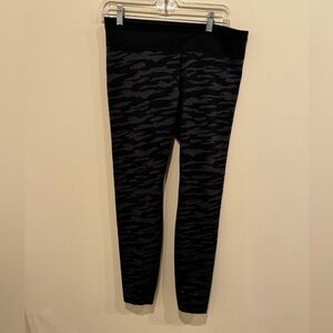 Under Armour Black Leggings - L